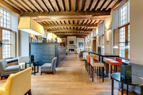 MartinsHotel-7779HDR